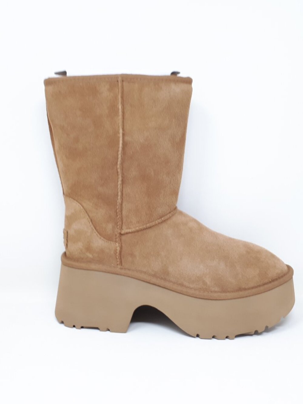 UGG Classic Short New Heights Chestnut Brown Platform Boot Womens Size 8 US NEW